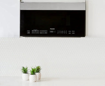 Panasonic Micro-ondes à hotte intégrée 1,9 pi³ puissant ventilateur d'évacuation Acier inoxydable NNSG158S